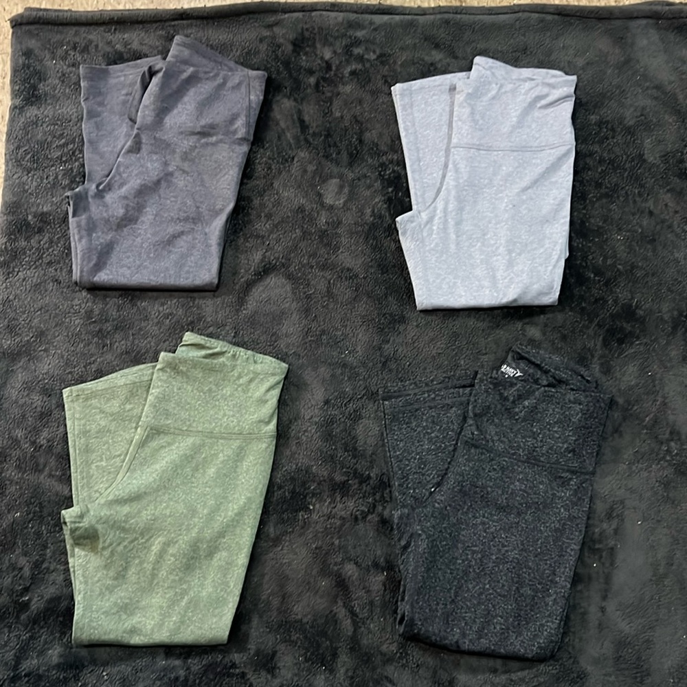 women’s bundle capri go-dry Old Navy capris M